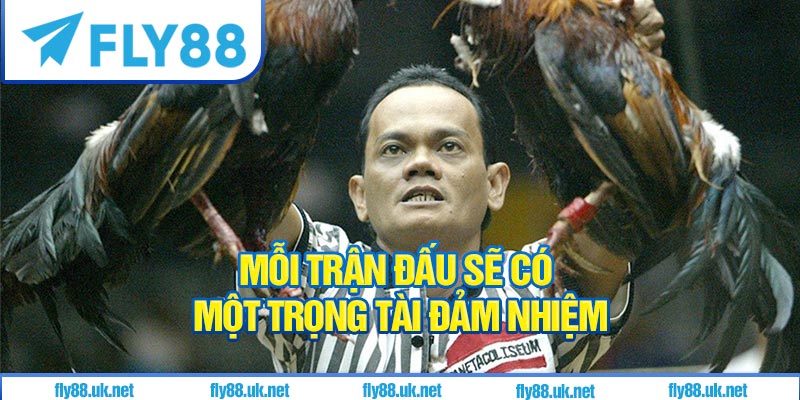 Mỗi trận đấu sẽ có một trọng tài đảm nhiệm